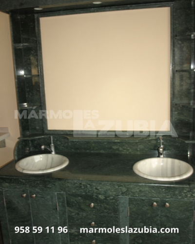 Mueble completo en mármol Verde Indio lavabos en blanco Macael