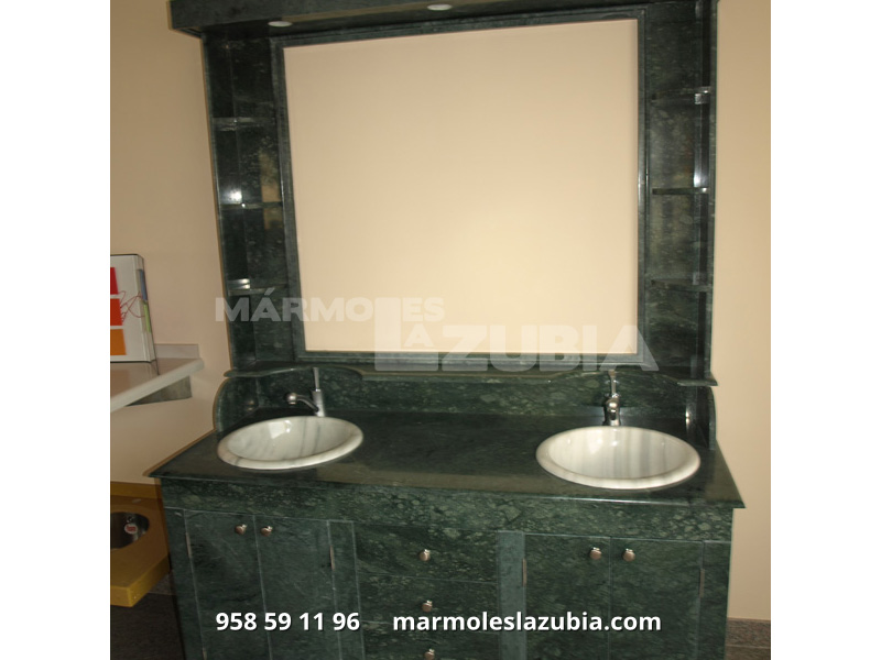 Mueble completo en mármol Verde Indio lavabos en blanco Macael